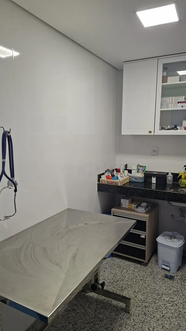 Consultório veterinário da Hope Pet Shop, com veterinário na própria loja